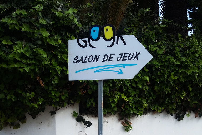 Signalétique directionnelle Gook