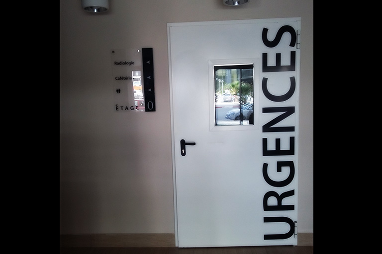 Lettres découpées Urgences