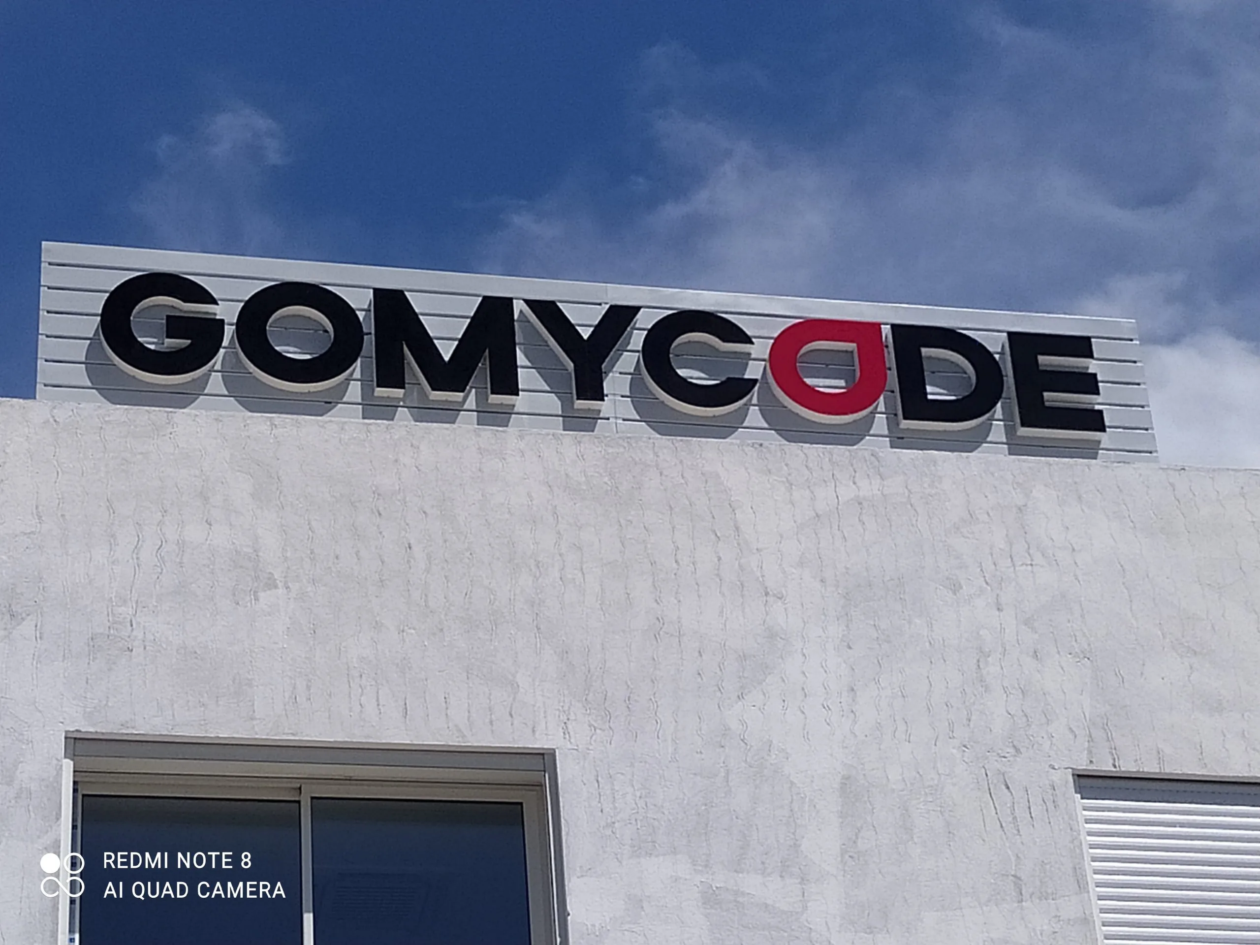 Enseigne en lettres boitier Gomycode
