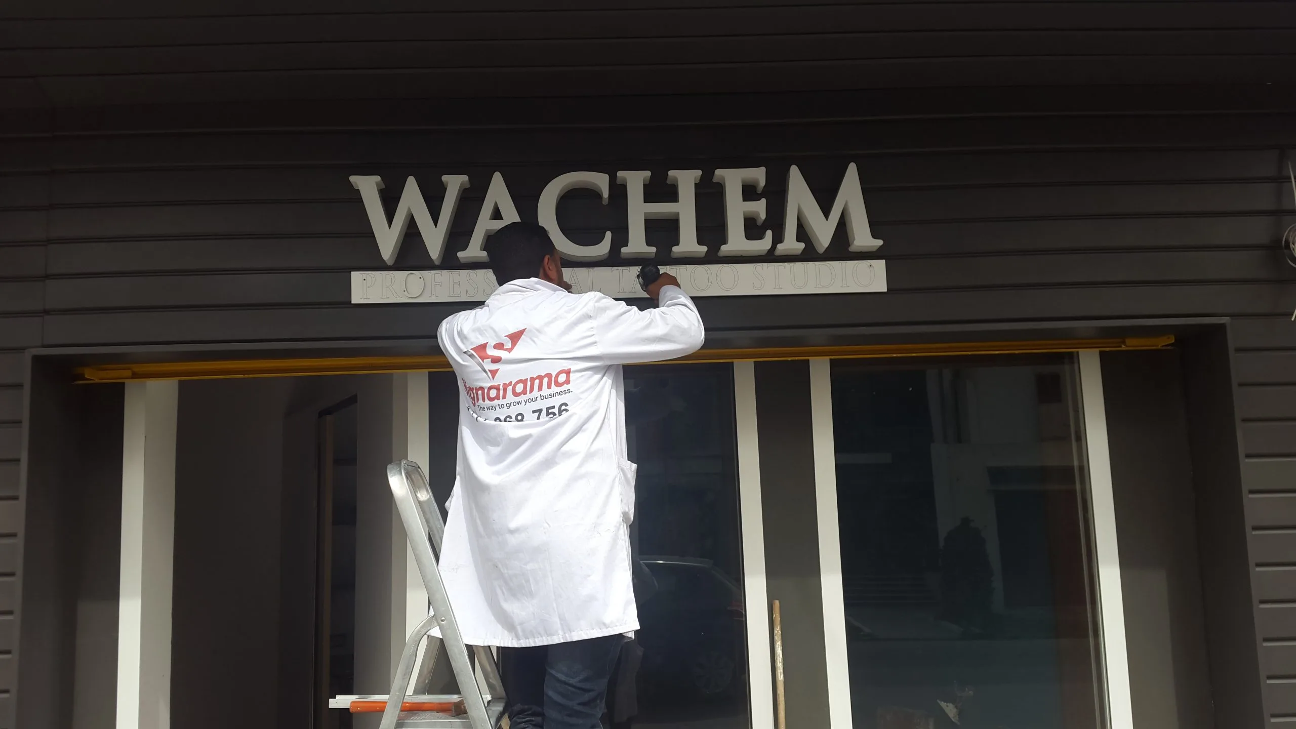 Enseigne en lettres boitier Wachem