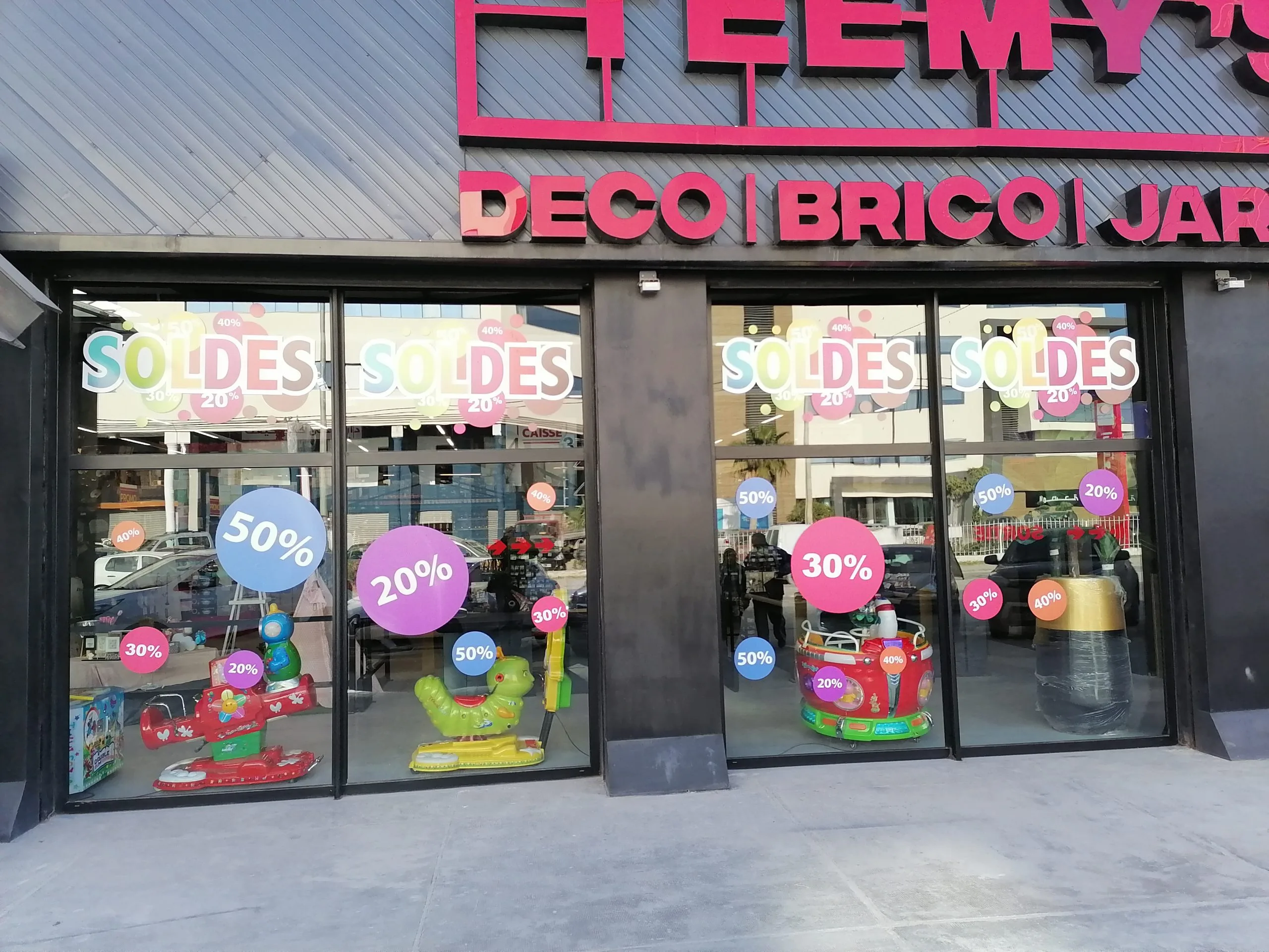 Stickers et lettrage vitrine