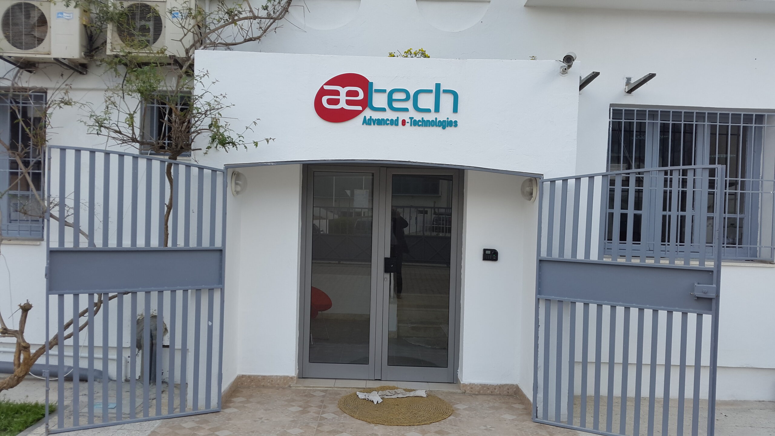 Enseigne non lumineuse en Lettres découpées – AE TECH