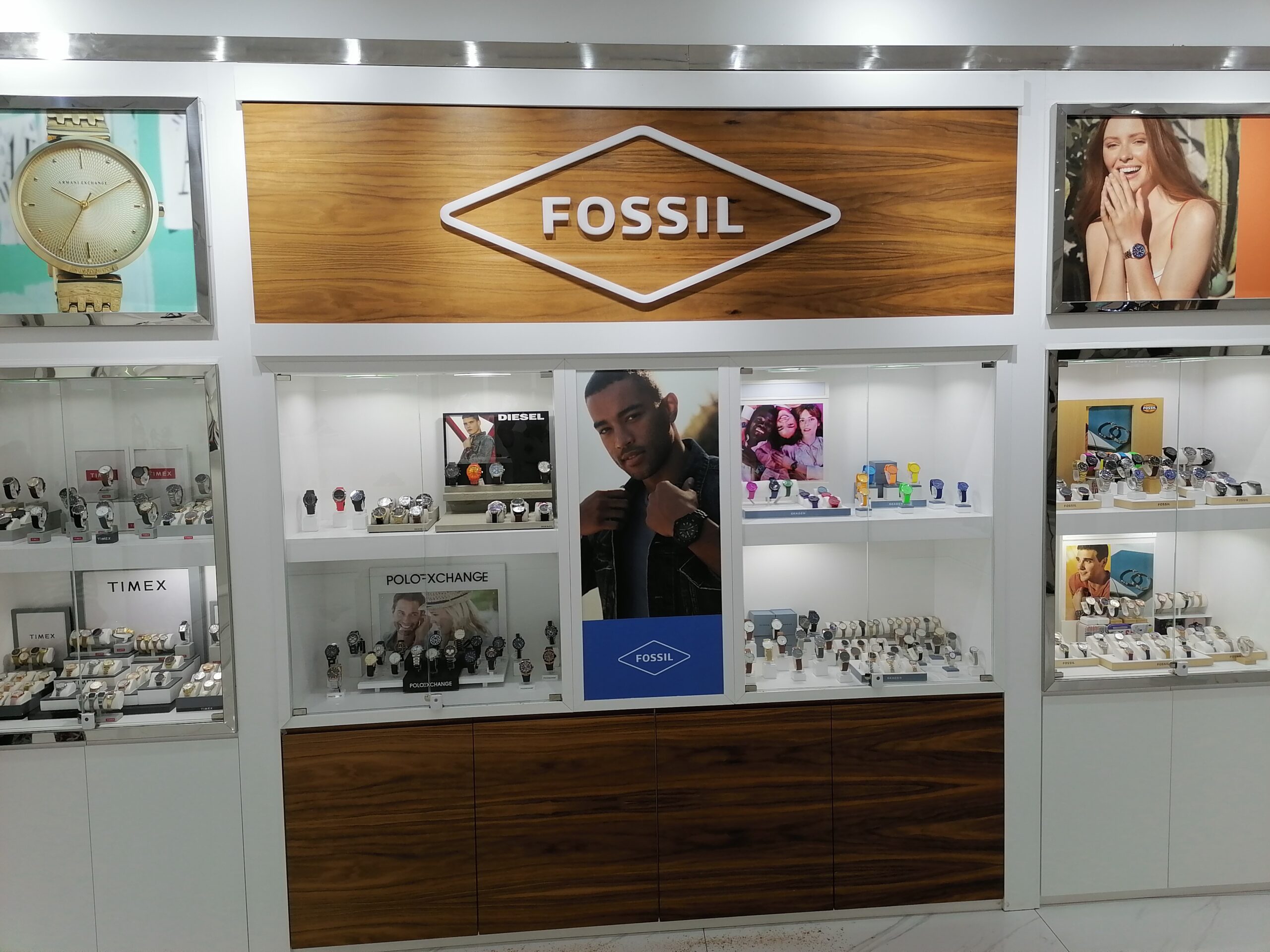 Enseigne non lumineuse en Lettres découpées – Fossil