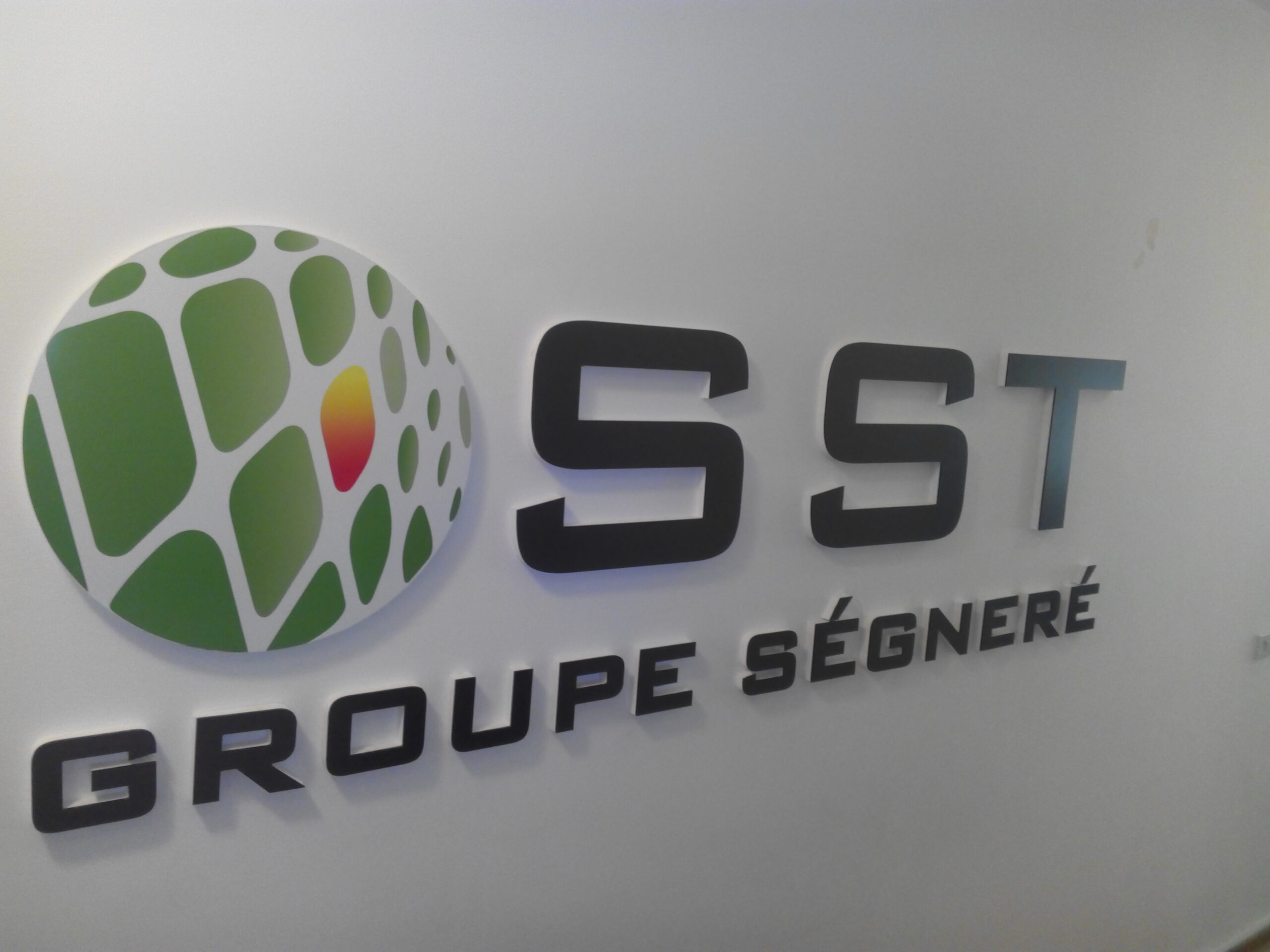 Enseigne non lumineuse en Lettres découpées – SST