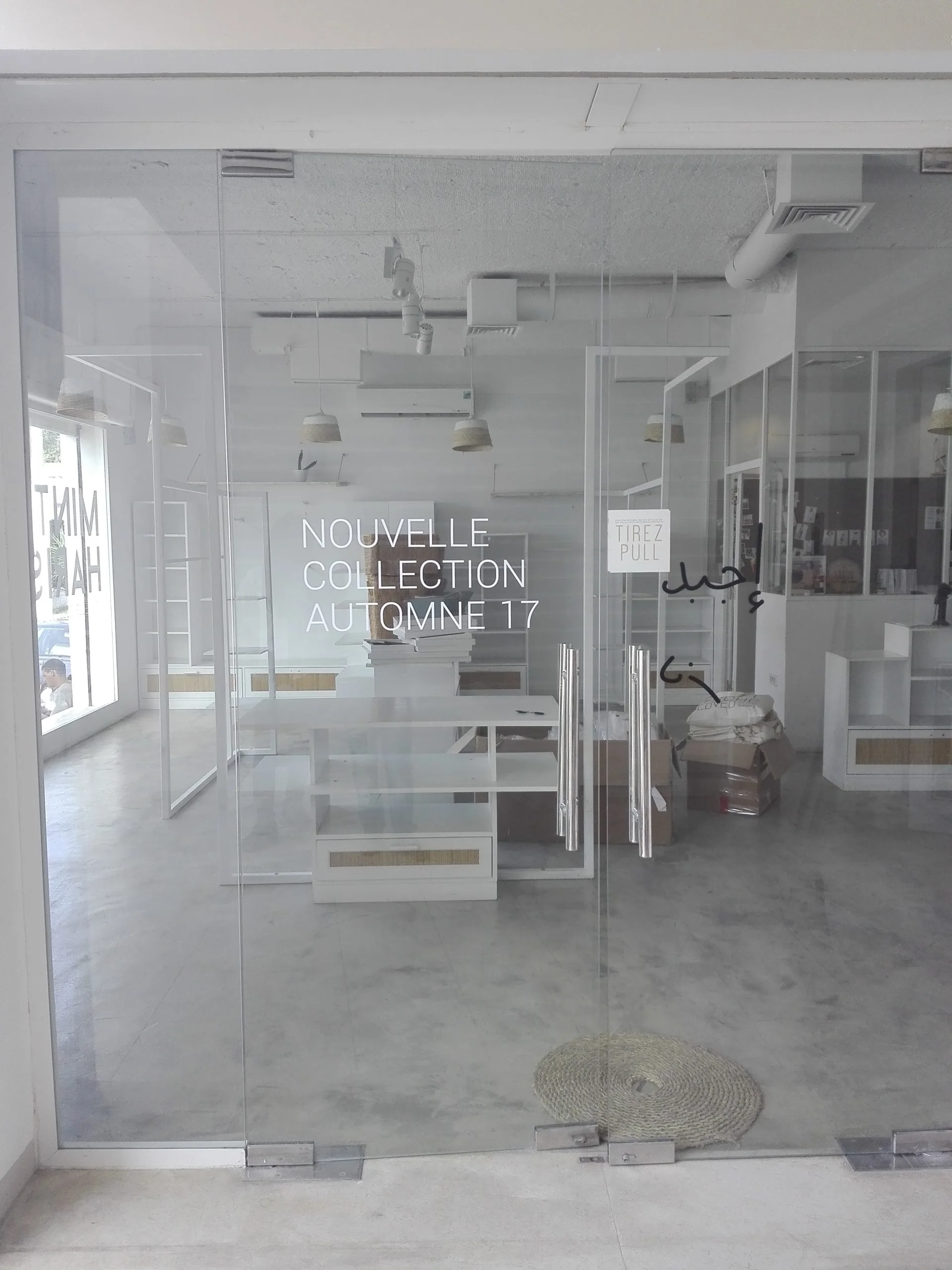 Stickers et lettrage vitrine