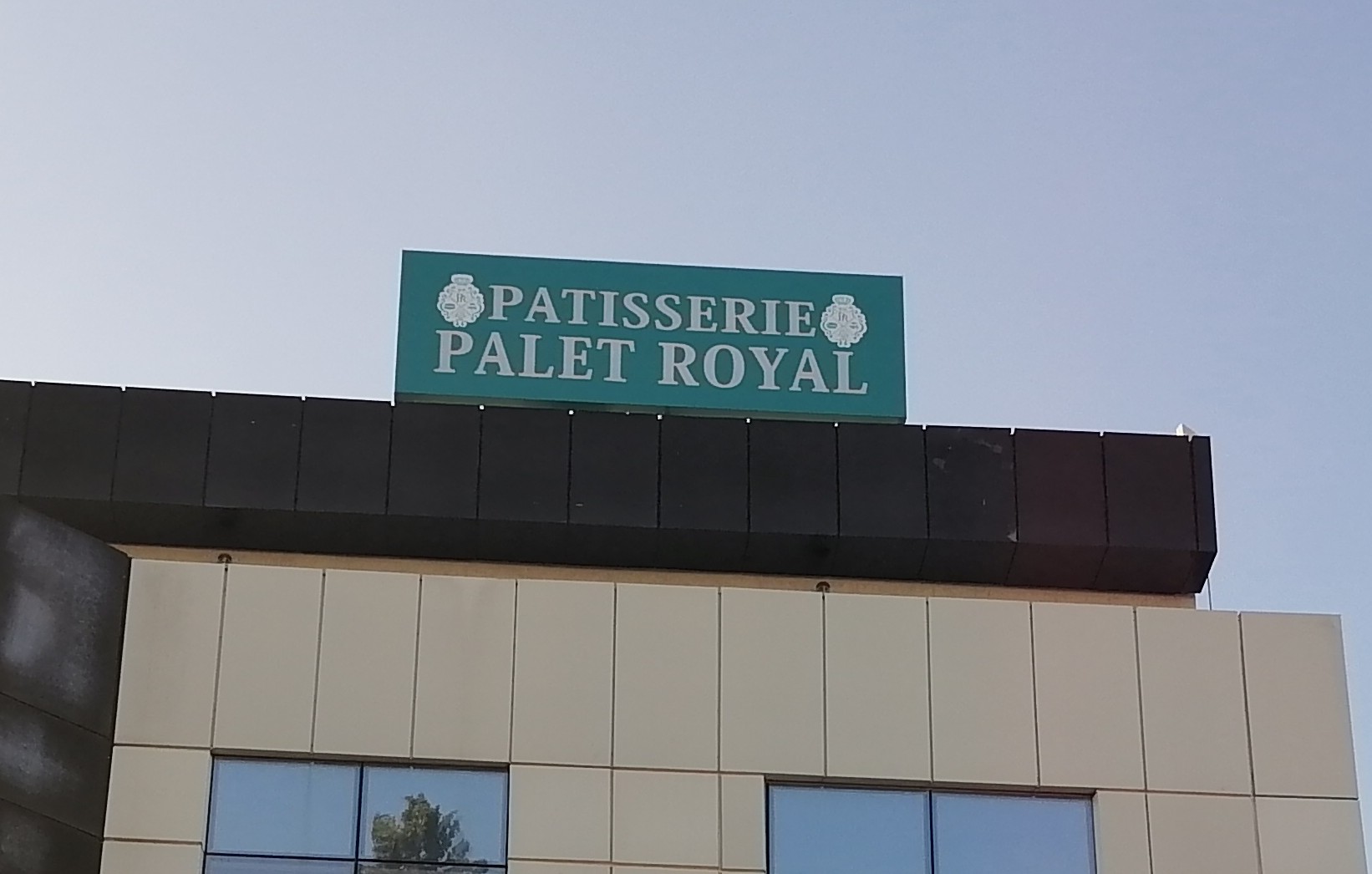 Enseignes en Caisson – Palet royal