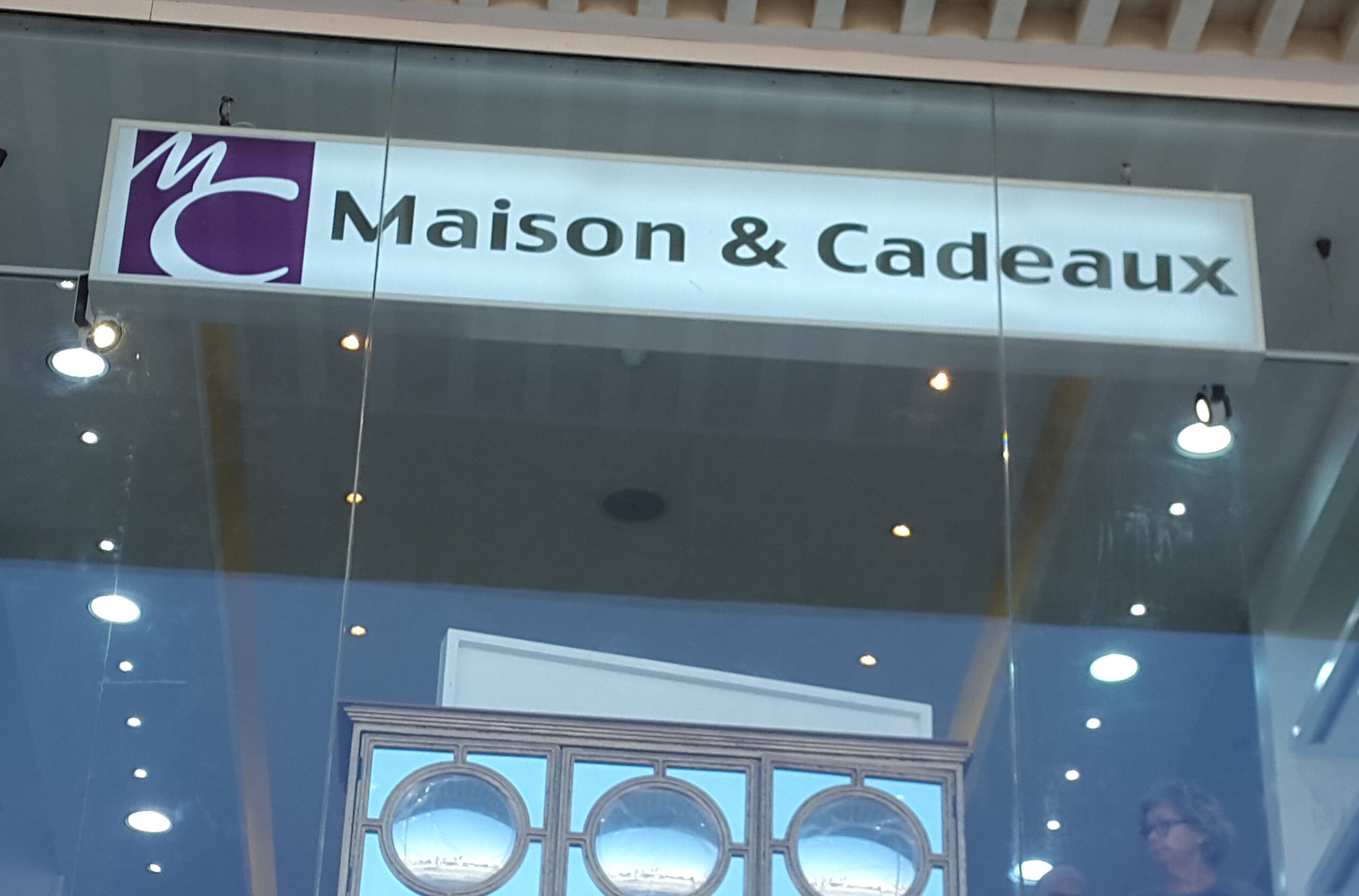 Enseignes en Caisson – Maison et cadeaux